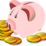 豚の貯金箱とコイン