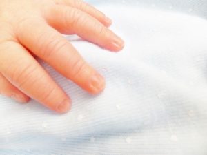 赤ちゃんの手と爪